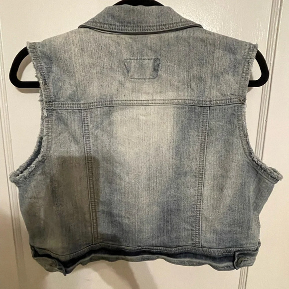 Hot kiss jeweled sleeveless Jean jacket - XL - Picture 2 of 6